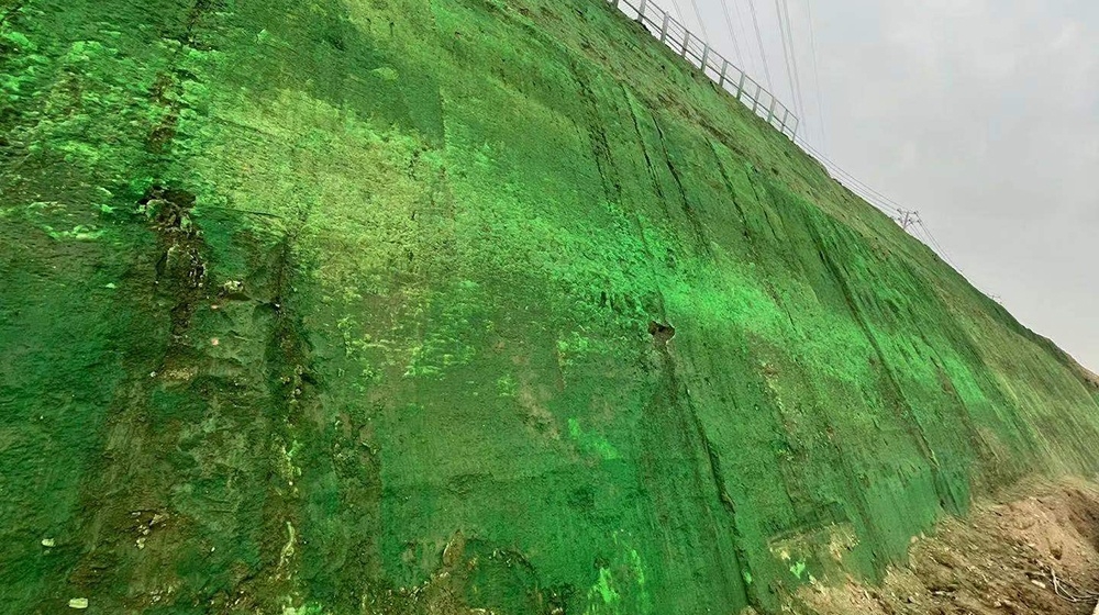 河北雄安新区构筑边坡生态超疏水土抗冲；